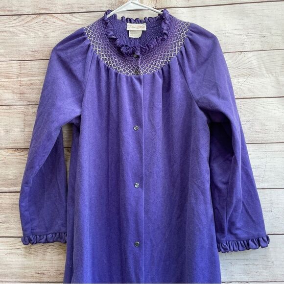 VINTAGE DAN-ELLEN SMOCKED ROBE IN PURPLE - Picture 3 of 7
